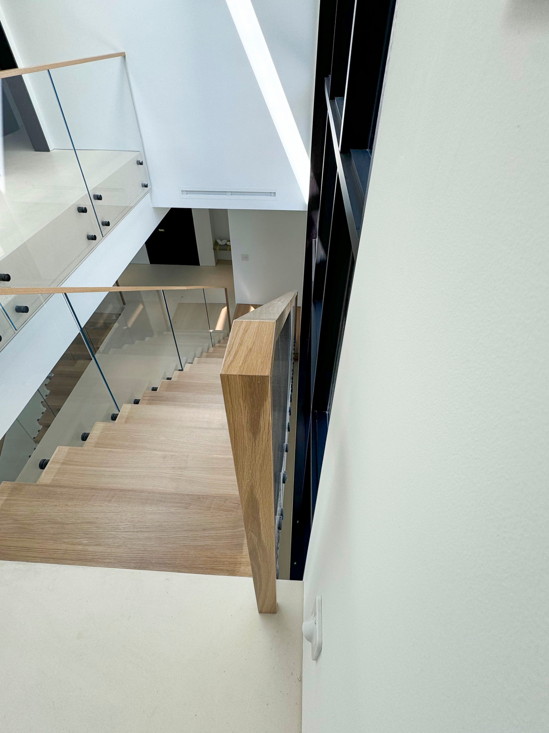 126_Visually Open and Light Contemporary Staircase, Mclean, VA 22102