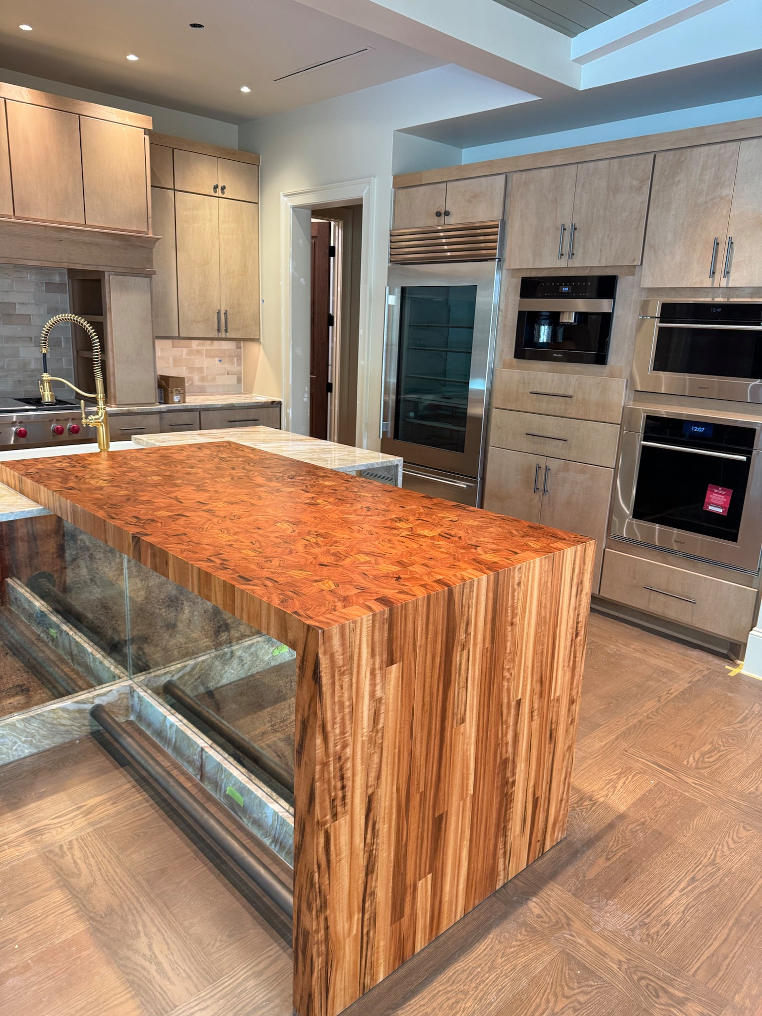 Tiger Wood (Goncalo Alves) End Grain with Edge Grain Waterfall