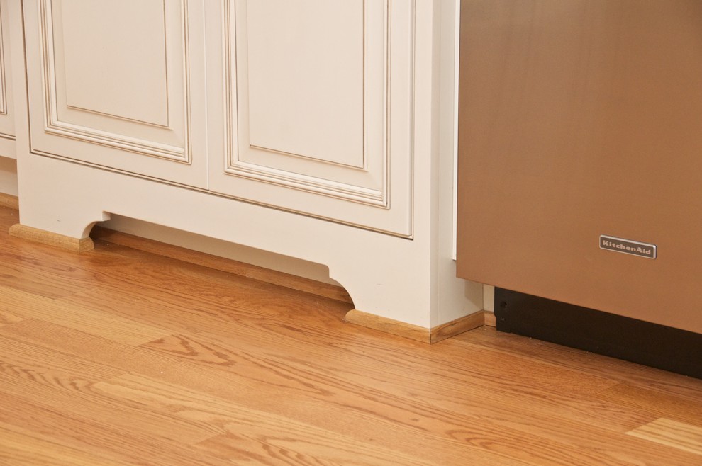 Williamsburg Opaque with Glaze kitchen