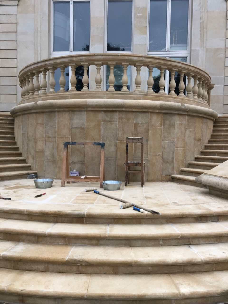 Реставрация балюстрады и лестницы.
