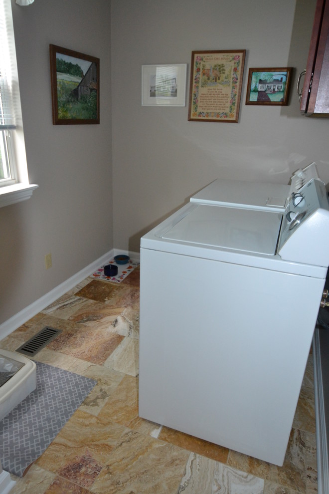 Hellwege powder/laundry room