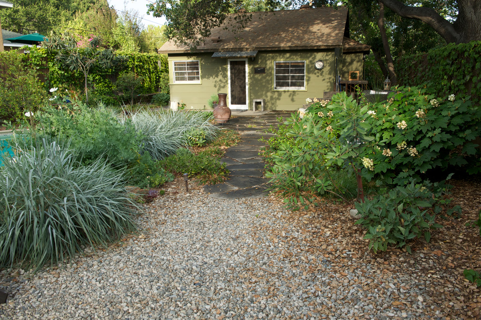 Traditional front yard garden in Los Angeles.