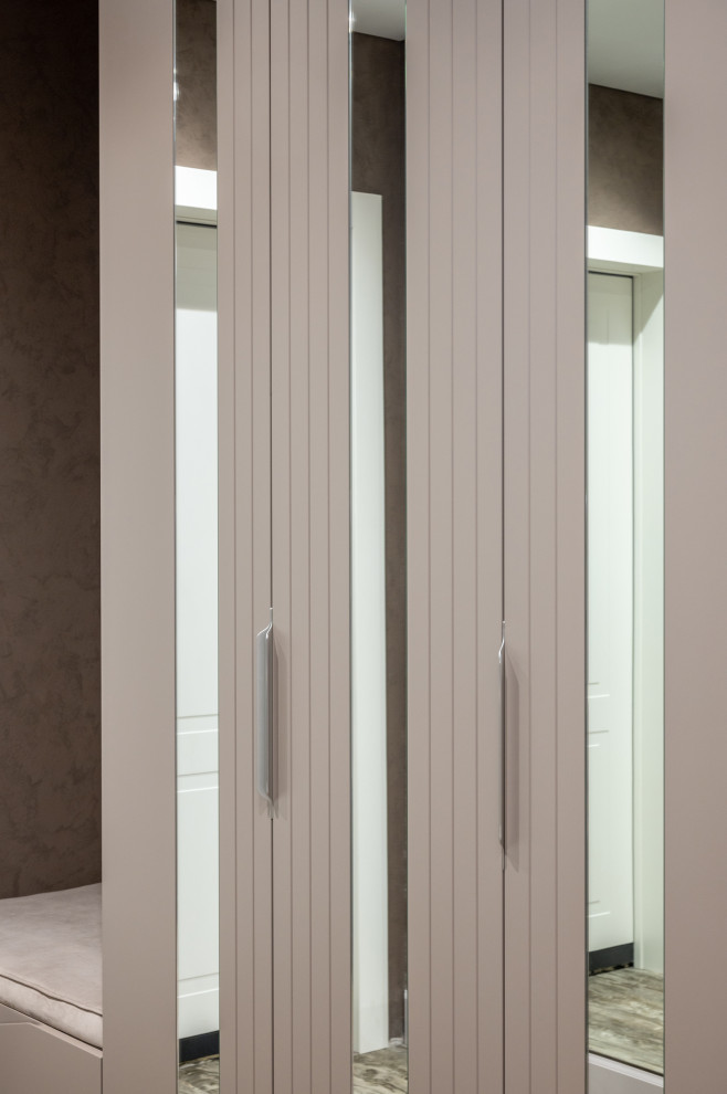 Шкаф с интегрированными зеркалами