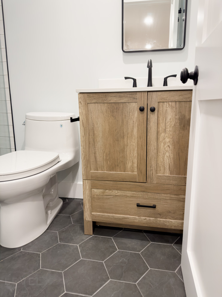 Example of a mid-sized trendy 3/4 white tile and ceramic tile porcelain tile, black floor and single-sink alcove shower design in Toronto with shaker cabinets, light wood cabinets, a one-piece toilet, white walls, an undermount sink, quartz countertops, a hinged shower door, white countertops, a niche and a freestanding vanity