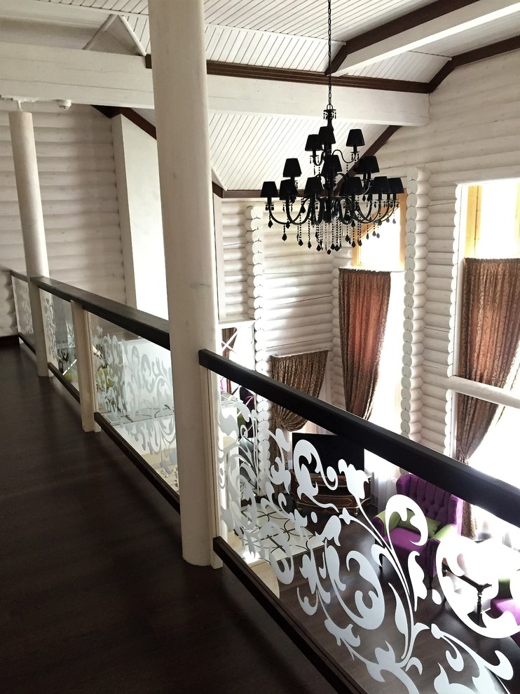 Белоснежный дом в сосновом бору