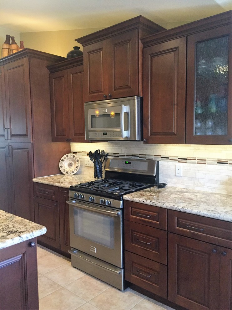 Example of a transitional kitchen design in Phoenix