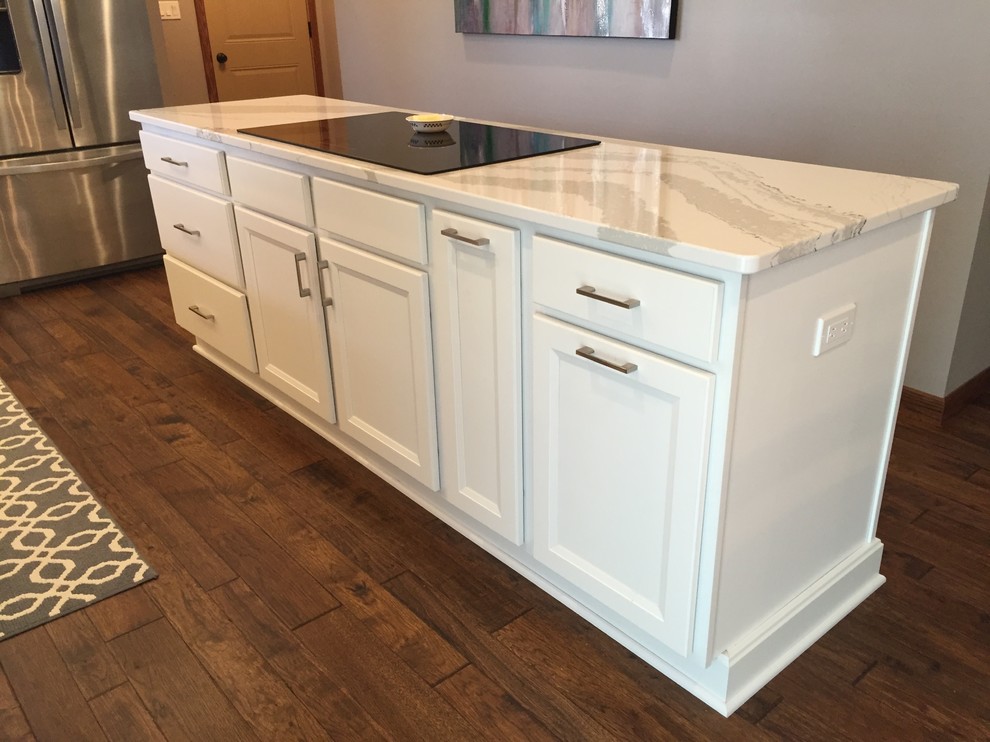 Large transitional kitchen photo