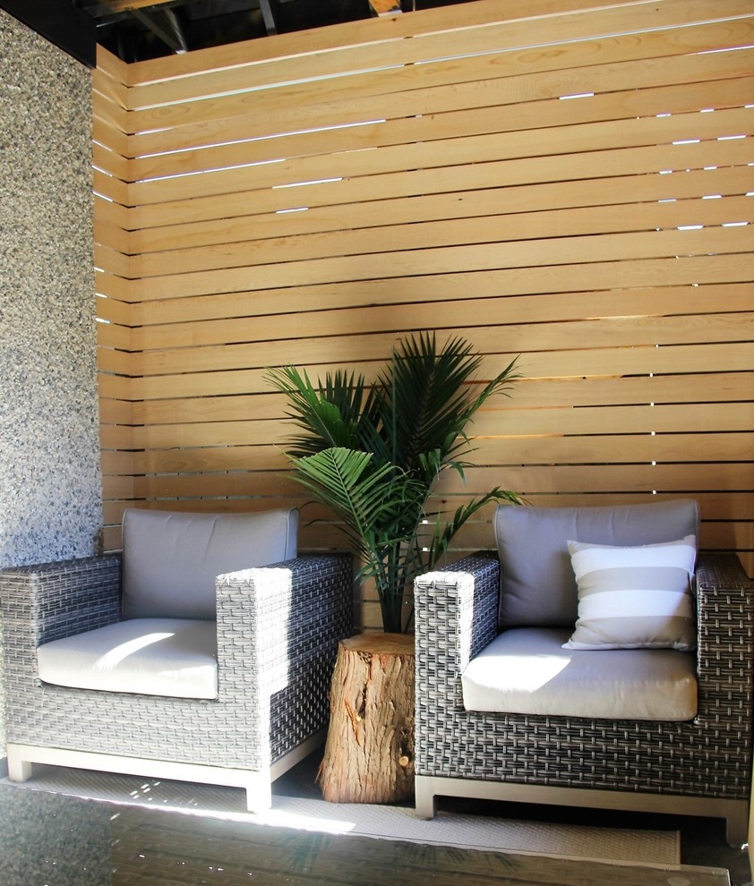 Inspiration for a transitional deck remodel in Vancouver