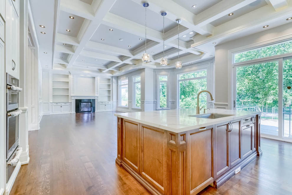 Transitional kitchen photo in Toronto