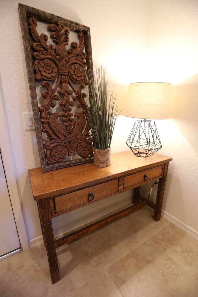 Example of a transitional home design design in Phoenix
