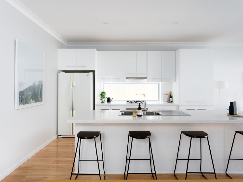 Inspiration for a modern kitchen in Adelaide.