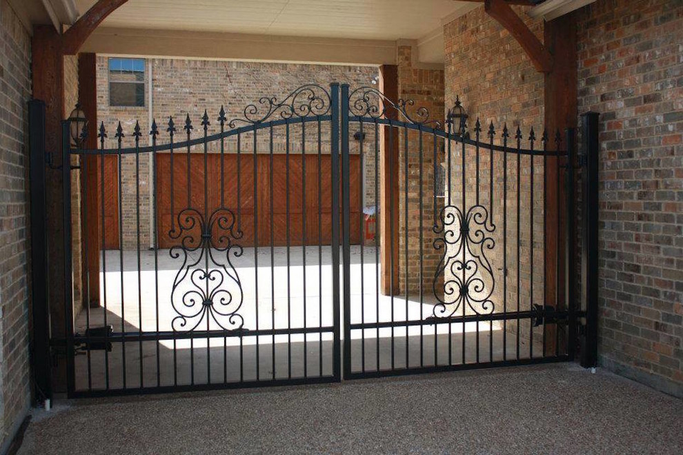Large mountain style attached garage photo in Dallas