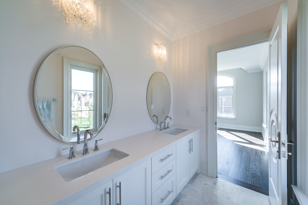 Transitional home design photo in Toronto