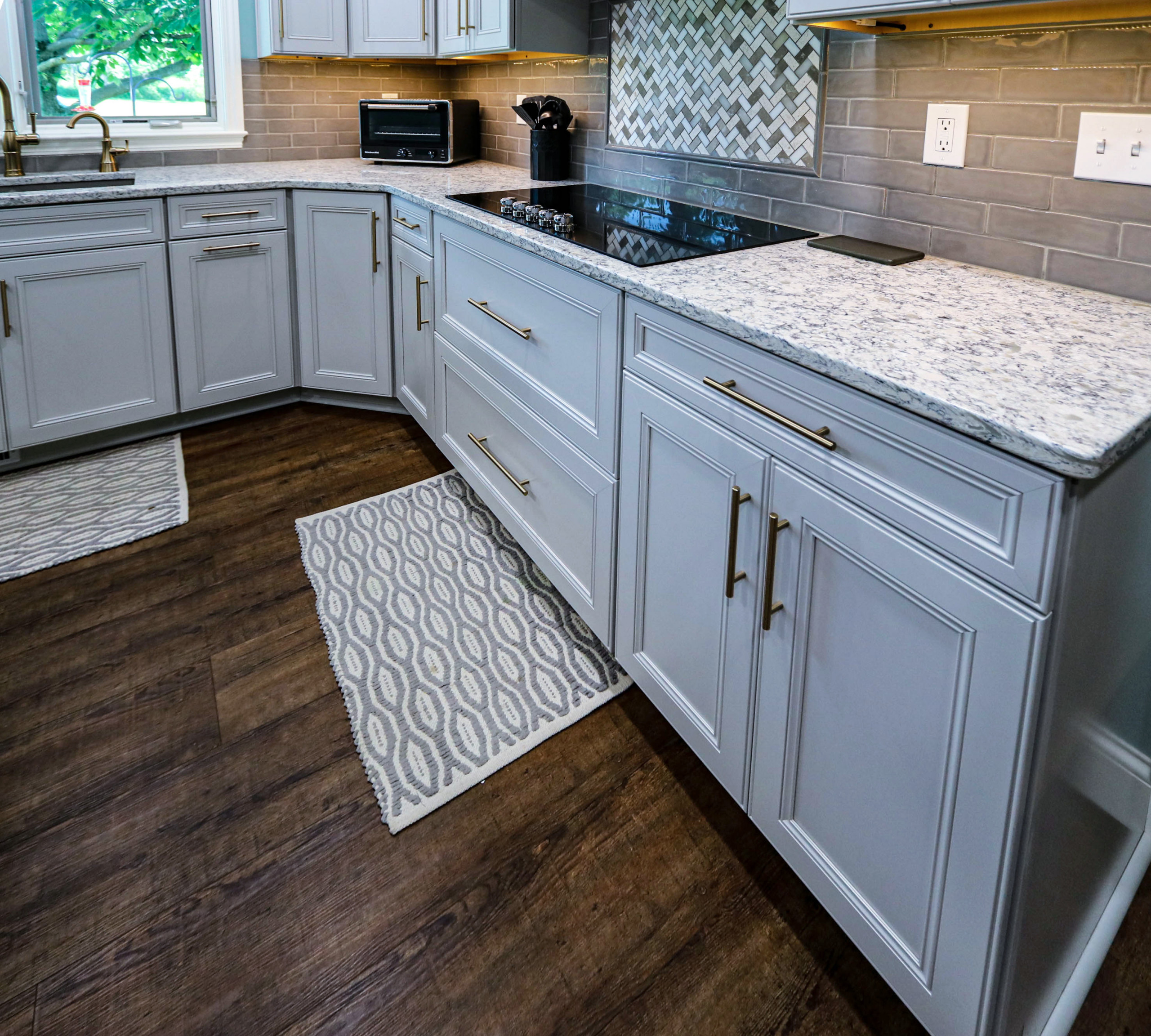 Waypoint Light Gray Kitchen Cabinets and Eternia Quartz Countertops -  Transitional - Kitchen - Cleveland - by Cabinet-S-Top | Houzz