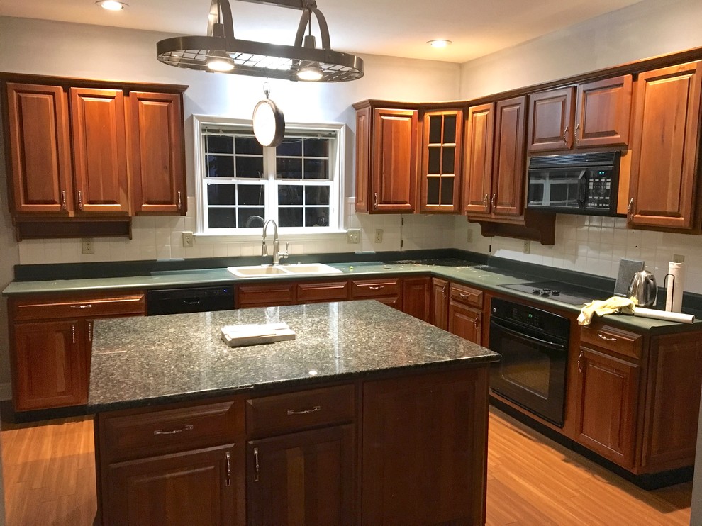 Transitional kitchen photo in Indianapolis