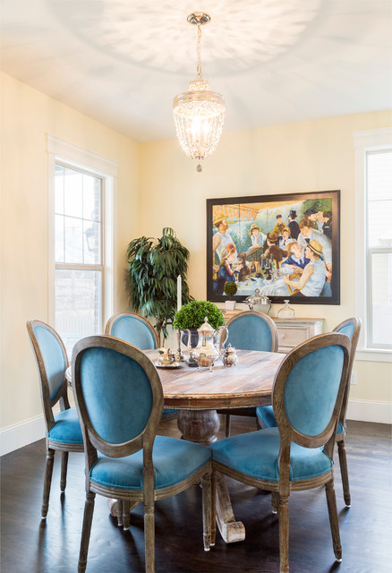 Transitional Dining Room classique-chic-salle-a-manger
