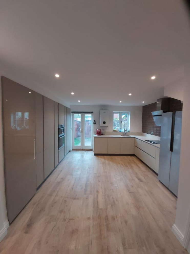 Contemporary kitchen in West Midlands with quartz worktops, beige splashback, engineered quartz splashback and beige worktops.