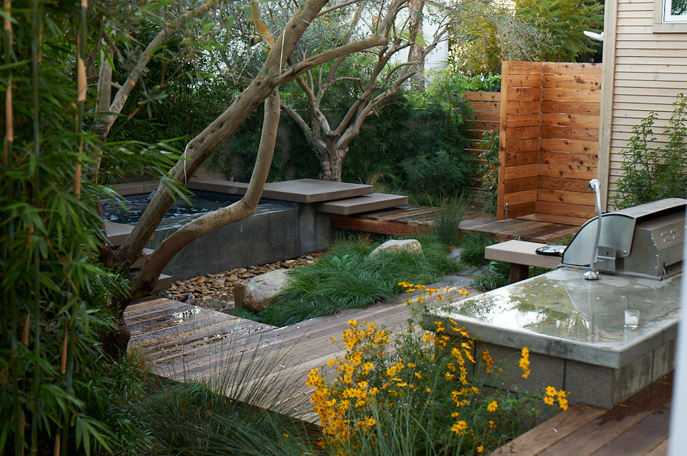 Mid-sized modern backyard deck in San Diego.