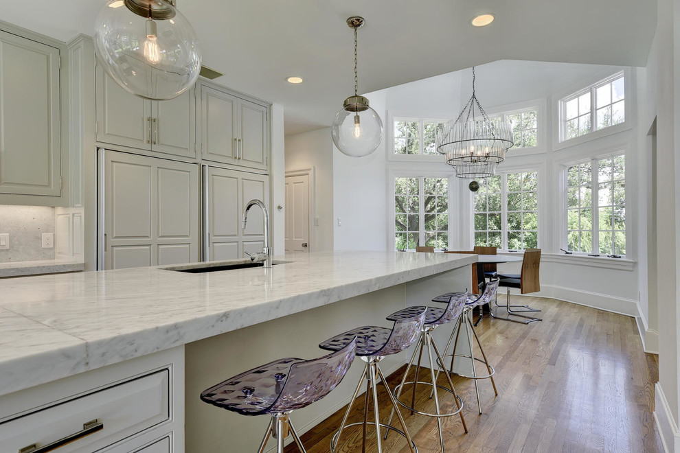Design ideas for a transitional home design in Austin.