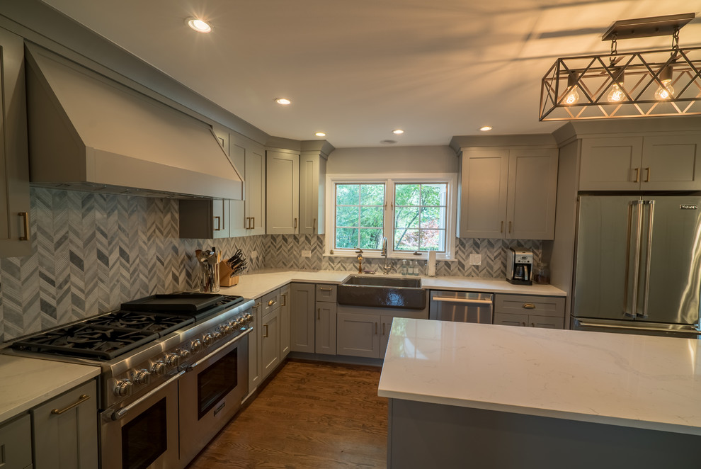 Transitional kitchen photo in Chicago