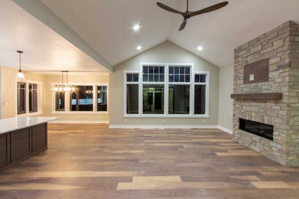 Inspiration for a transitional home design remodel in Milwaukee