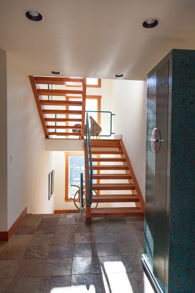 Mountain style open staircase photo in Seattle