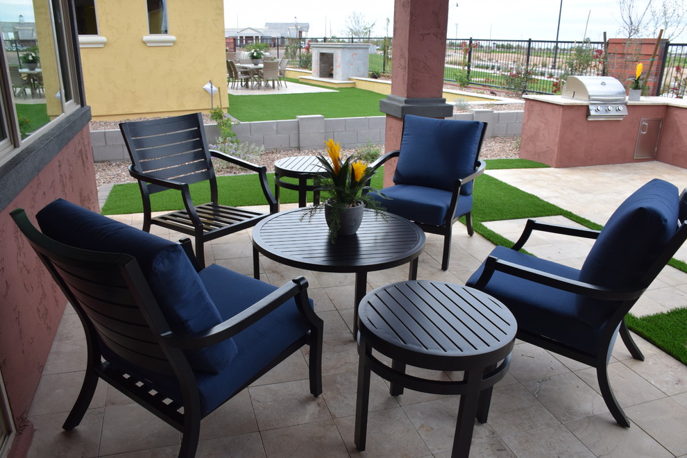 Transitional home design photo in Phoenix