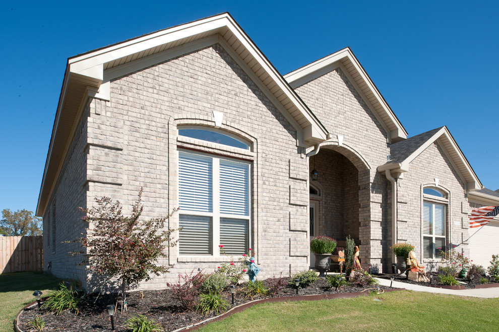 Residential Traditional Exterior Dallas by Acme Brick Company