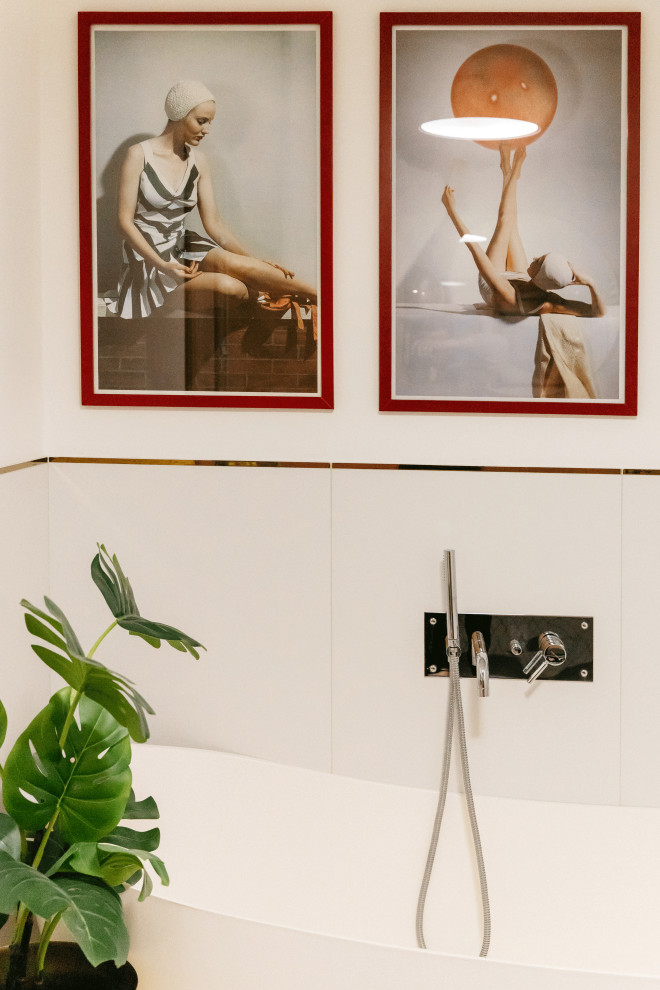 Отдельностоящая ванна со встроенным смесителем