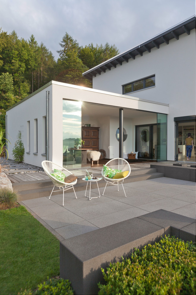 Photo of a mid-sized contemporary backyard patio in Frankfurt with a water feature and no cover.