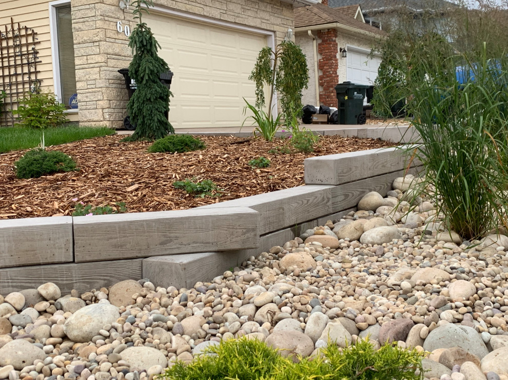 Inspiration for a mid-sized front yard landscaping in Edmonton.
