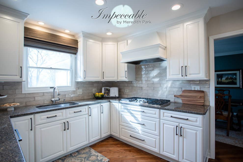 Large transitional u-shaped medium tone wood floor and brown floor eat-in kitchen photo in Chicago with an undermount sink, raised-panel cabinets, white cabinets, quartz countertops, beige backsplash, subway tile backsplash, paneled appliances, a peninsula and multicolored countertops