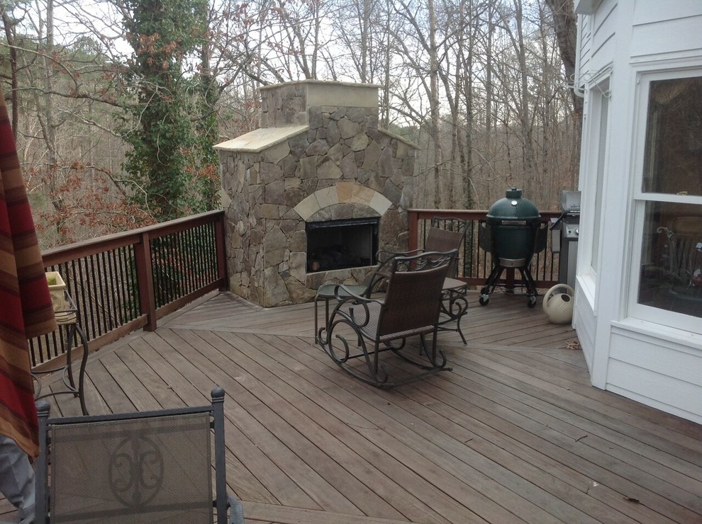 Design ideas for an arts and crafts deck in Atlanta.