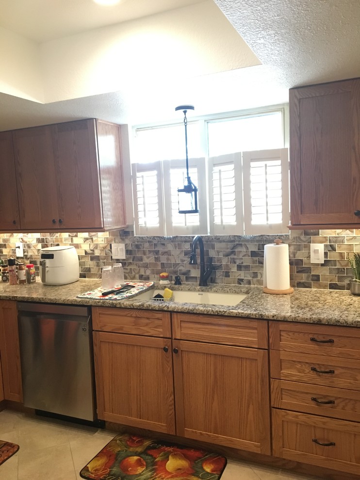 Photo of a mid-sized traditional kitchen in Orlando.