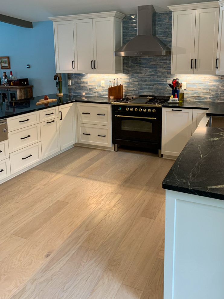 Kitchen - transitional kitchen idea