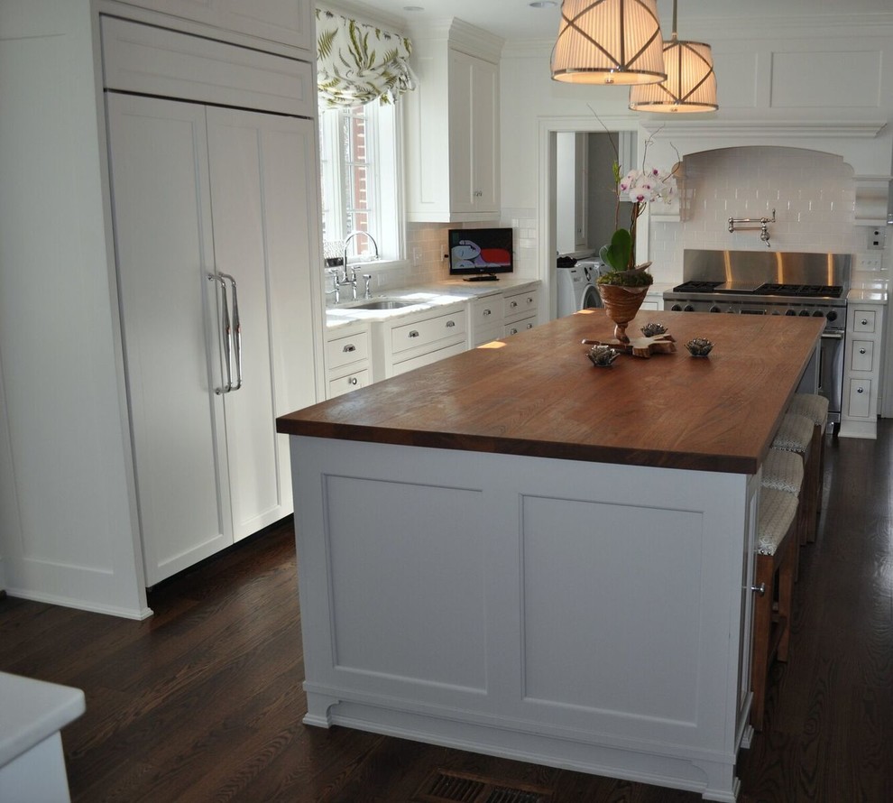 Kitchen - transitional kitchen idea in Orange County
