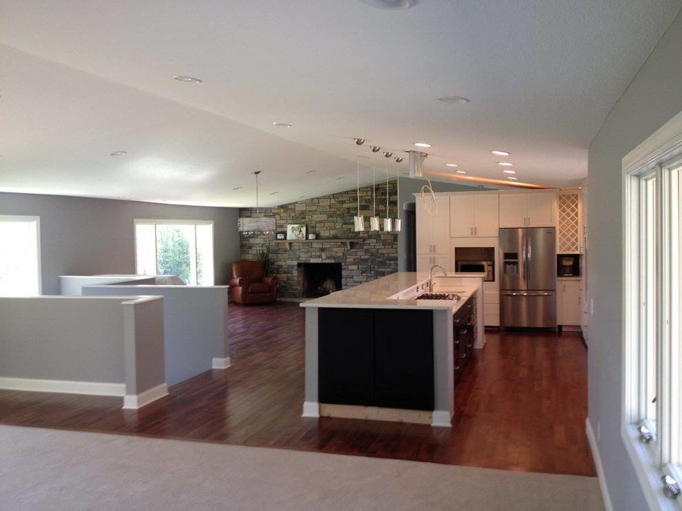 Kitchen - transitional kitchen idea in Minneapolis
