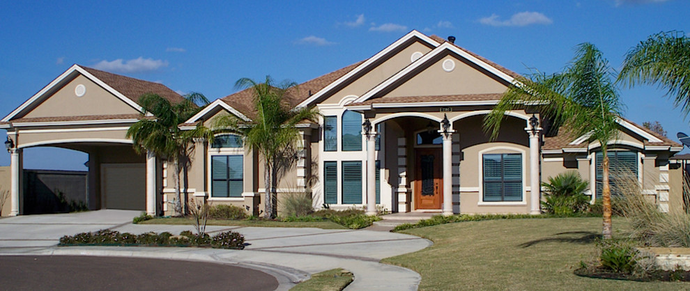 Mid-sized traditional one-storey stucco beige exterior in Houston with a gable roof.