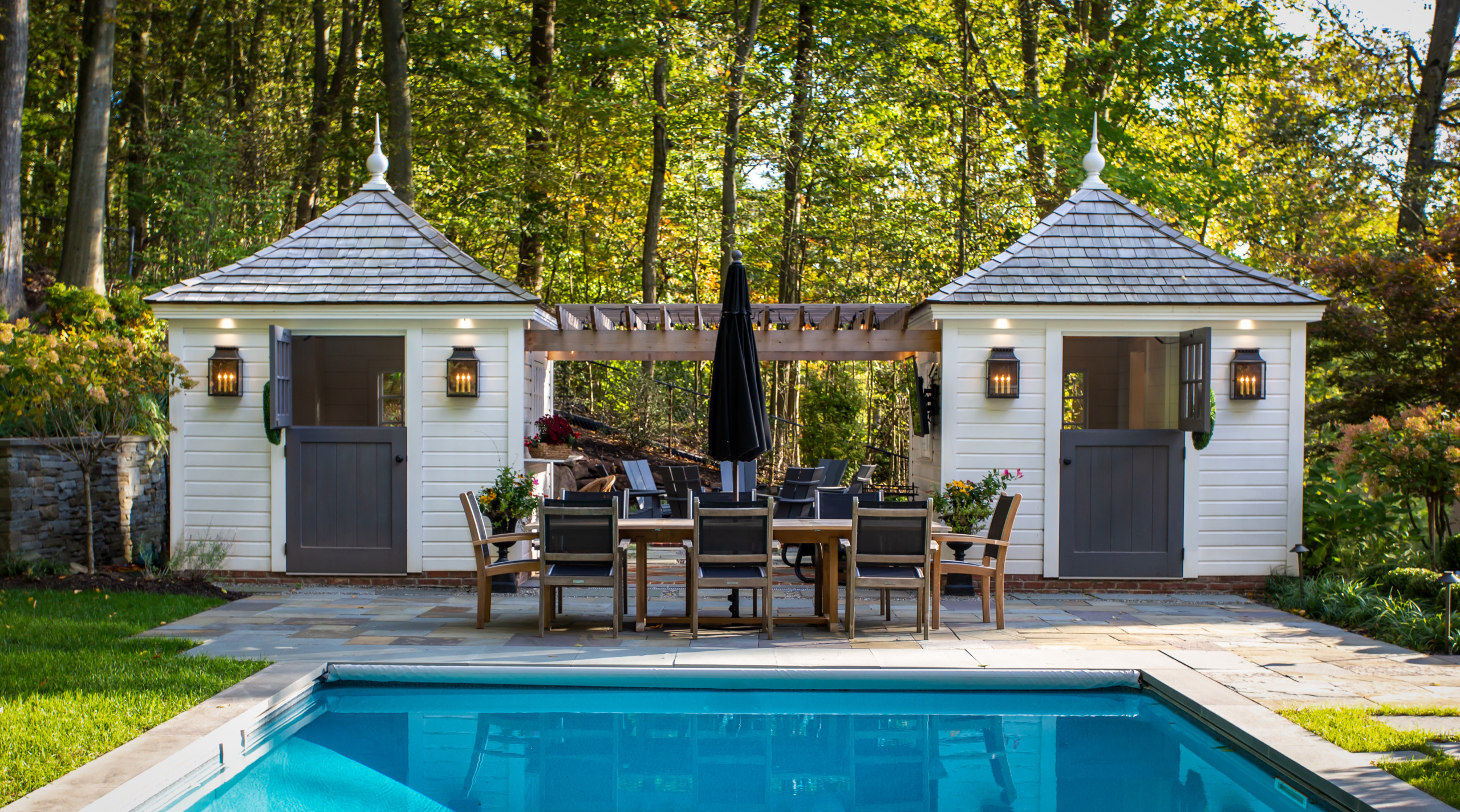 Fotos de piscinas | Diseños de piscinas de estilo de casa de campo - may  2023 | Houzz ES