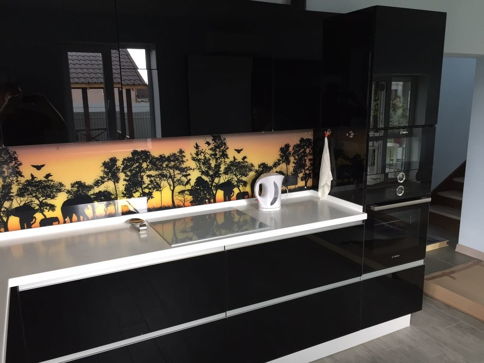Черная Кухня из стекла1