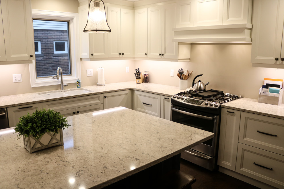 Example of a transitional kitchen design in Toronto