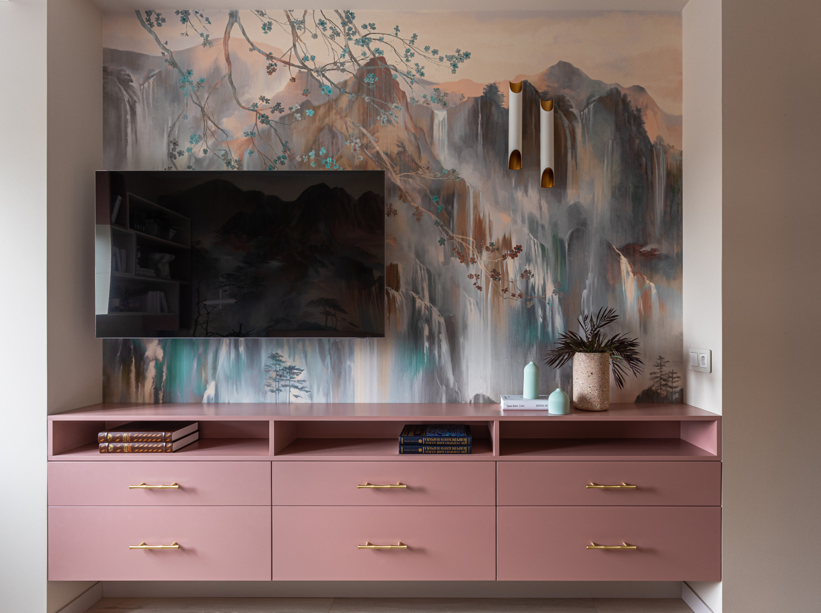 Современный интерьер в ярких цветах