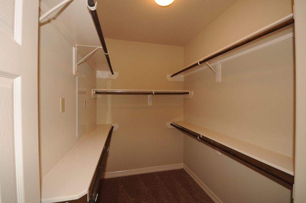 Elegant closet photo in Houston