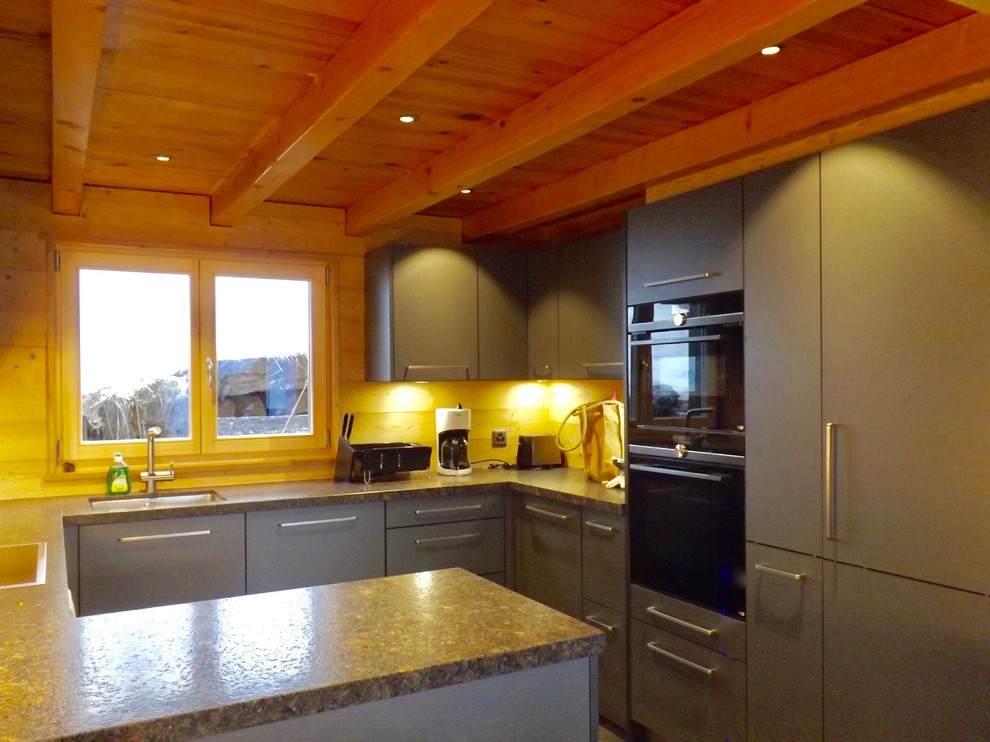 This is an example of a modern kitchen in Oxfordshire.