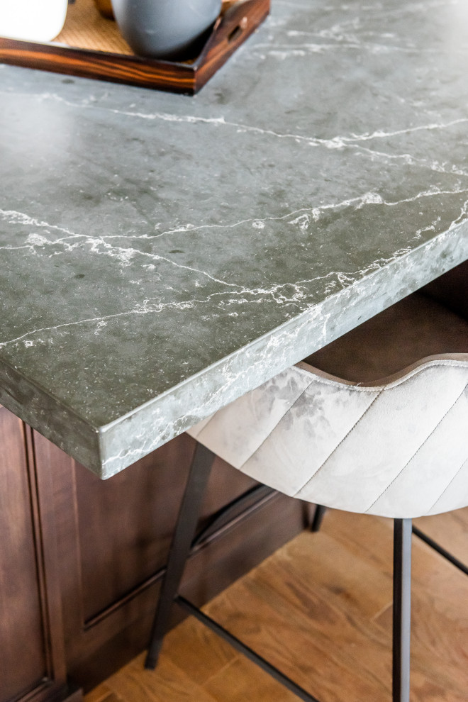 Home design - transitional home design idea in Toronto