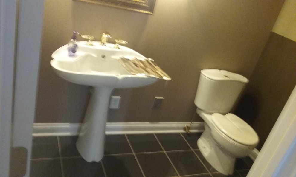 Photo of a contemporary bathroom in Indianapolis.