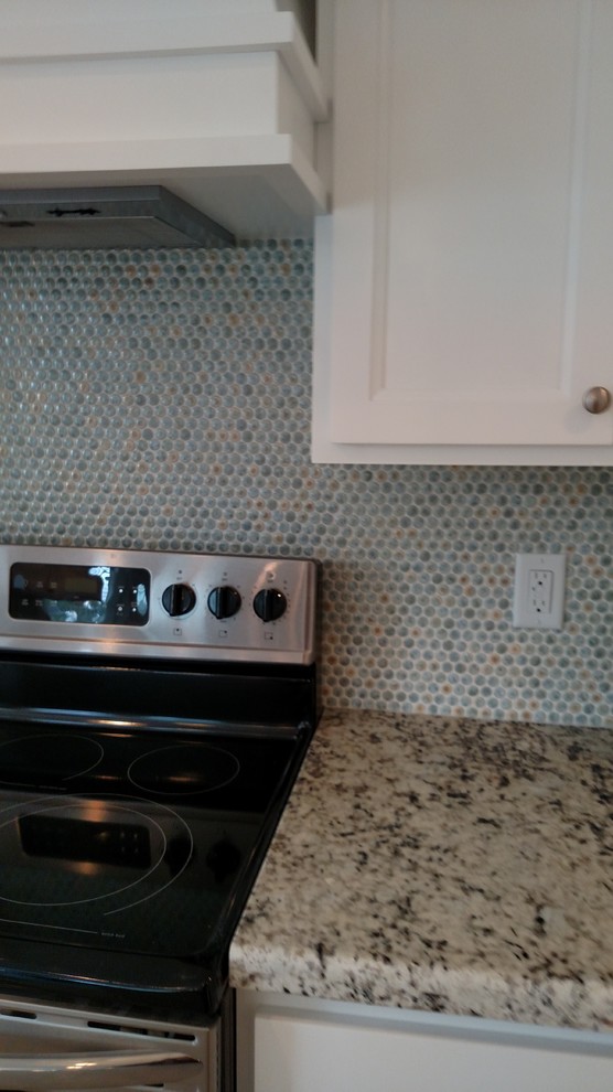 Kitchen - transitional kitchen idea