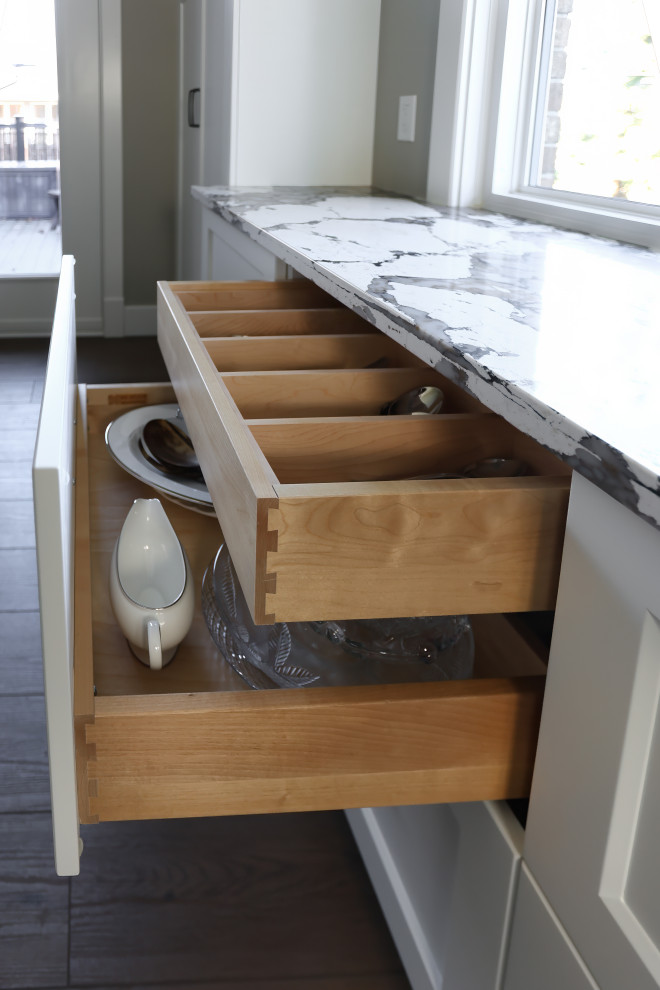 Inspiration for a transitional home design remodel in Toronto