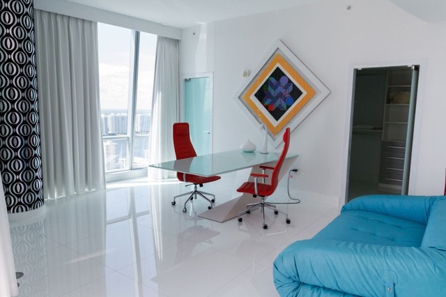 Penthouses contemporary-home-office-and-library