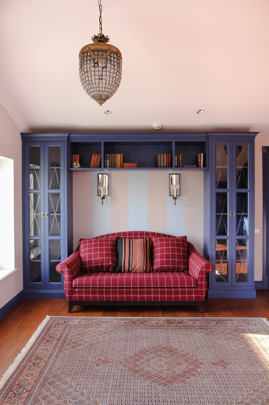 Библиотека в загородном доме